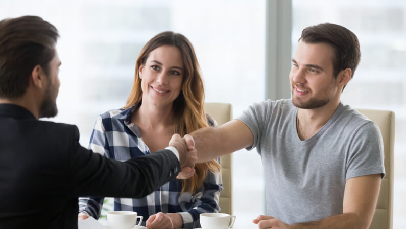 couples applying for a loan